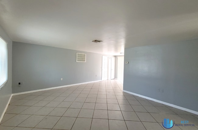 Building Photo - $1,495/Month !!! GORGEOUS 2 Beds | 1 Bath ...