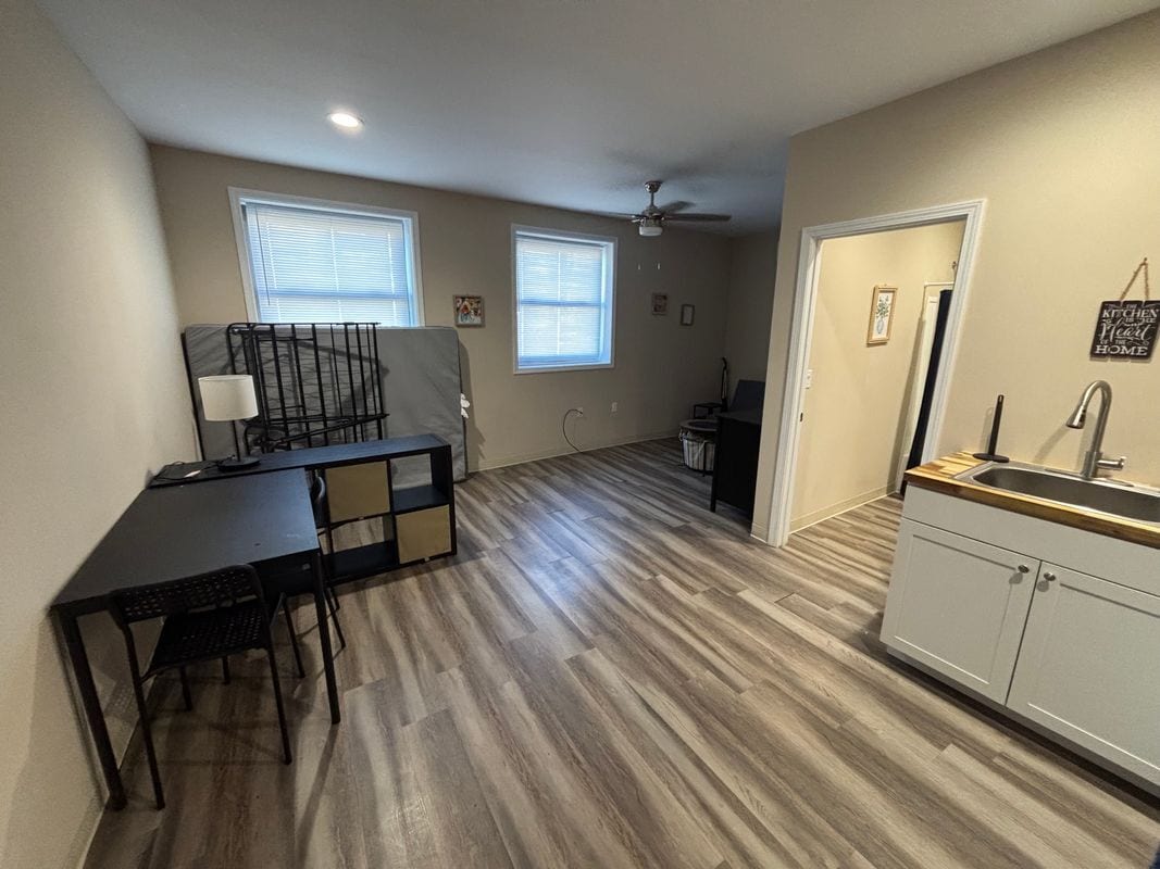 Primary Photo - 643 Washington St