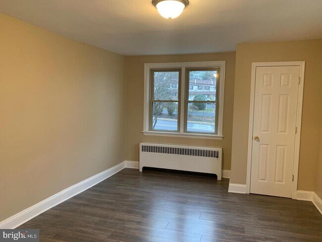 Foto del edificio - 1017 N York Rd