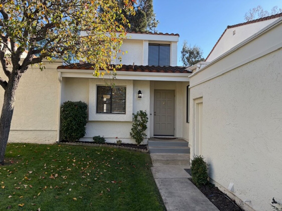 Foto principal - Remodeled Poway Townhome