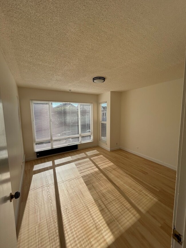 Building Photo - 1010 Anza St