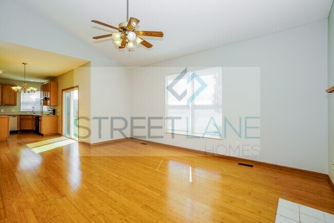 Foto del edificio - REDUCED! - Now offering $1000 off the firs...