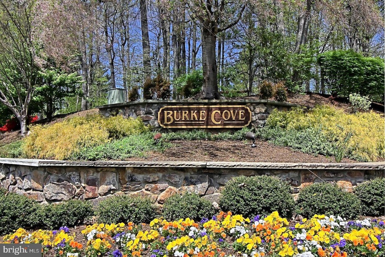 Primary Photo - 5817 Cove Landing Rd