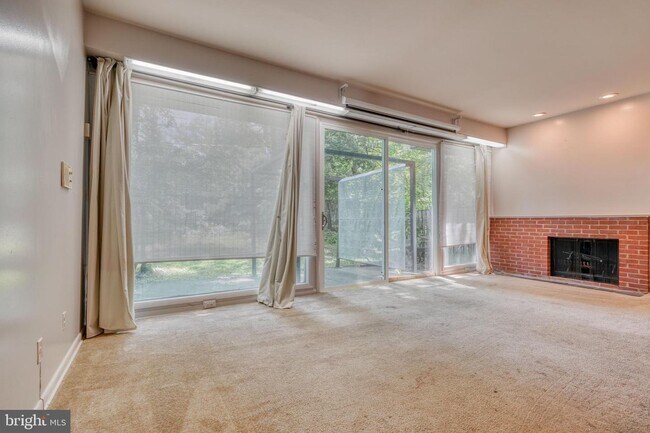 Foto del edificio - 7304 Park Village Ct