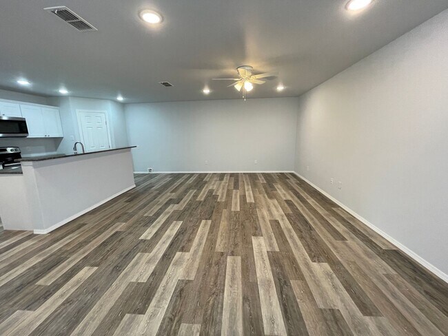 Foto del edificio - LB 1306 N Dover Avenue SD