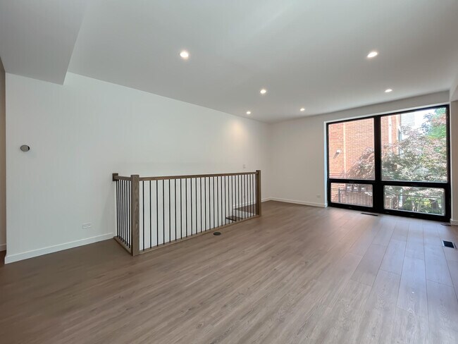 Foto del edificio - 3710 N Kenmore Ave