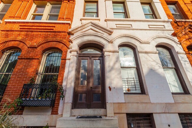 Foto del edificio - 1805 Bolton St