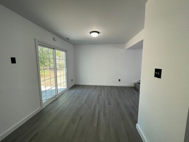 Foto del edificio - 3 bedroom, 1.5 bath Townhouse