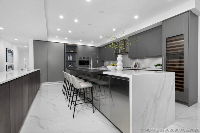 Foto del edificio - 495 E Royal Palm Rd