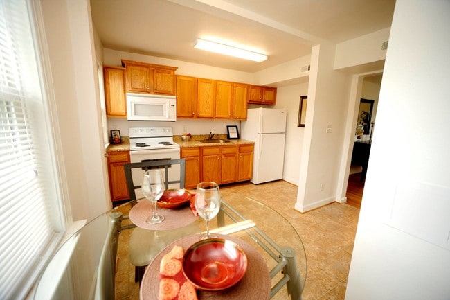 Building Photo - 208 Armstrong Dr