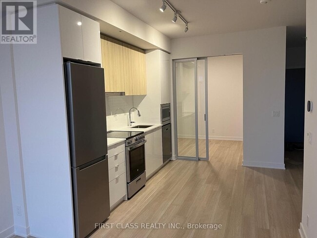 Building Photo - 50 Upper Mall Wy