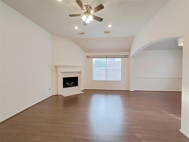 Foto del edificio - 3323 Glenhill Dr