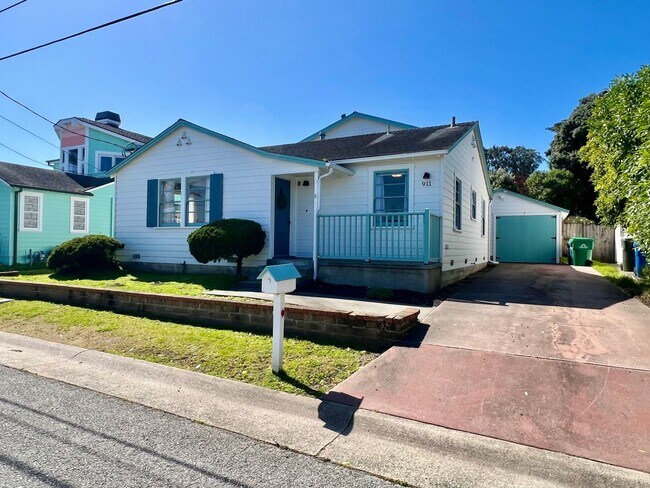 Foto del edificio - Charming Furnished Home in PG available NOW!