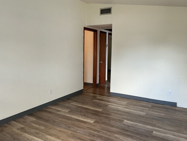 Foto del edificio - 2BR Home in South Lakeland – Move-In Ready