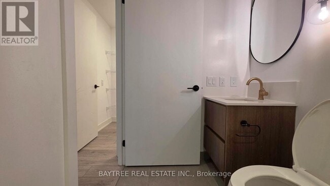 Photo du bâtiment - 1285 Queen St E