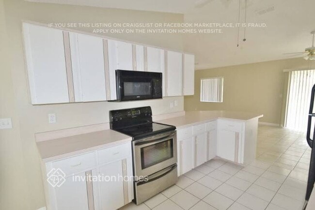 Building Photo - 3121 Silver Palm Dr