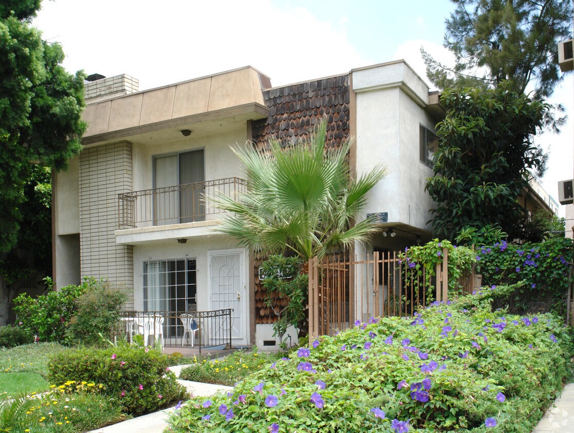 Building Photo - 3740 Cardiff Ave