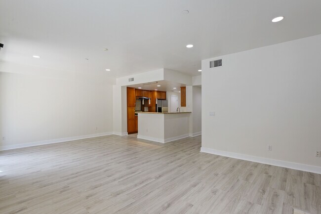 Foto del edificio - 2240 S Beverly Glen Blvd