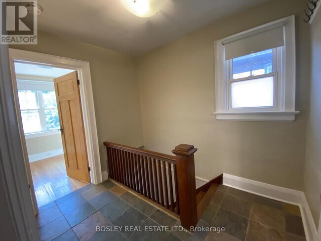 Photo du bâtiment - 33 Lorindale Ave