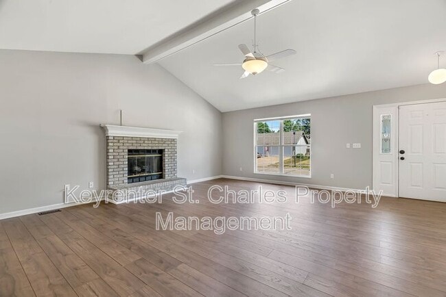 Building Photo - 1420 Sunview Drive