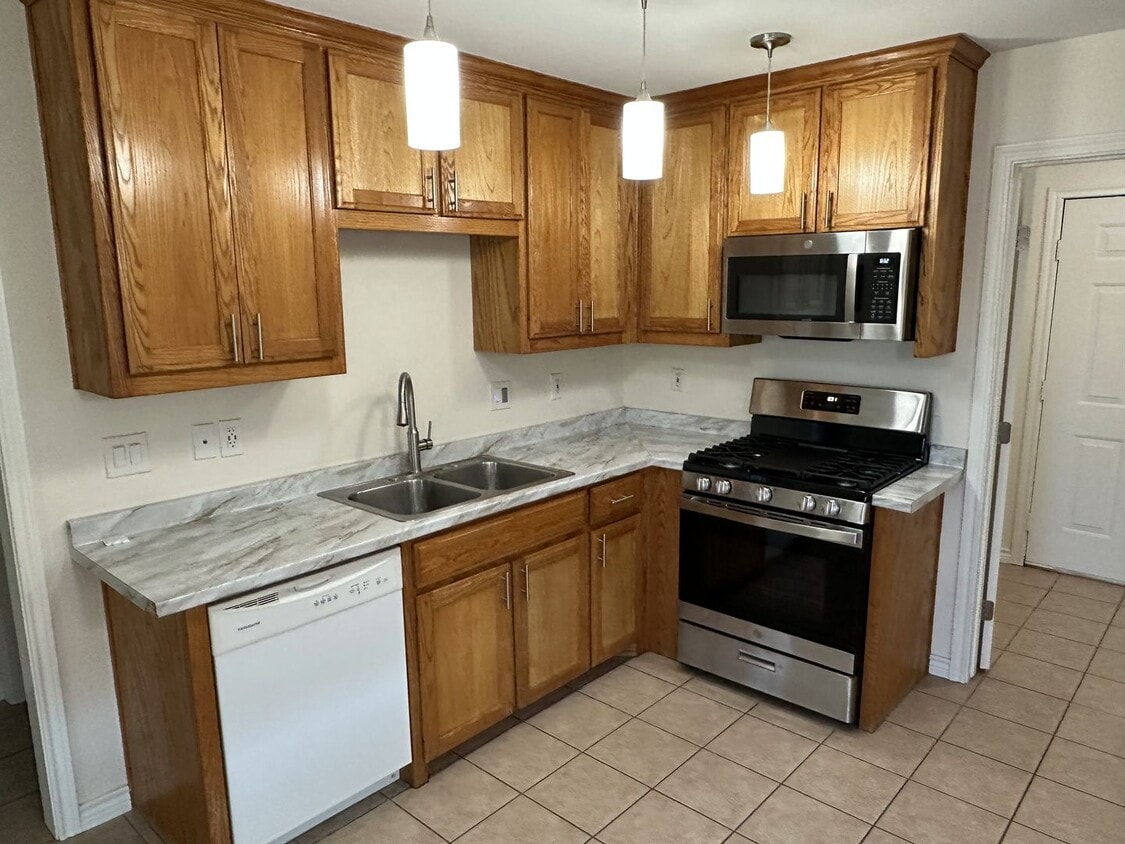 $1195 - Charming duplex in Pilot Point - $1195 - Charming duplex in Pilot Point
