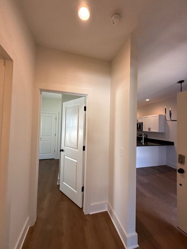 Building Photo - 3014 N Chamberlain Ave