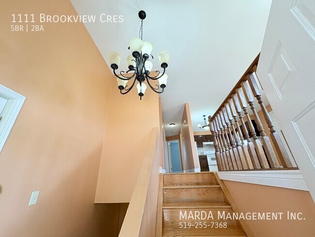 Building Photo - CHARMING 5 BEDROOM 2 BATH SPLIT LEVEL HOME...