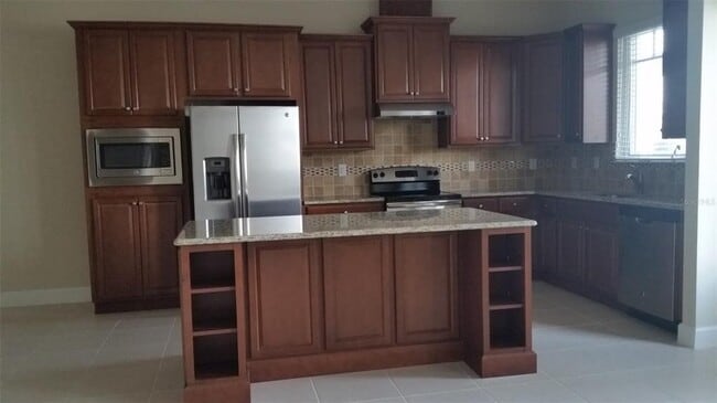 Building Photo - 13741 Benavente Ave