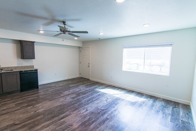 Building Photo - Granite Countertops! Brand New Townhome