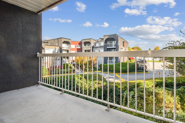 Photo du bâtiment - Modern 1-Bedroom Condo at Latimer Village....