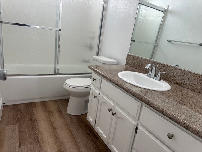 Foto del edificio - 1718 S Barrington Ave