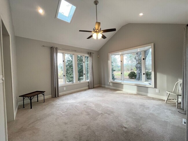 Building Photo - Everything you’ve been dreaming of is here...