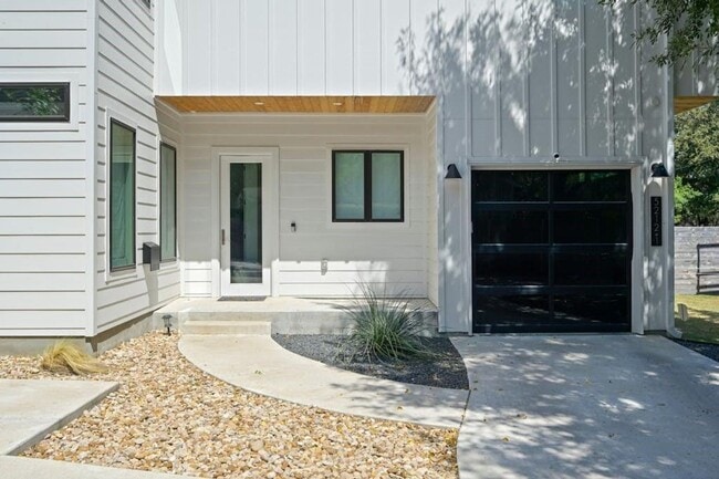 Building Photo - 5212 Huisache St