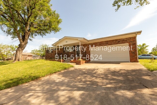 Building Photo - 3 Bed 1.5 Bath in Great Midtown Location!