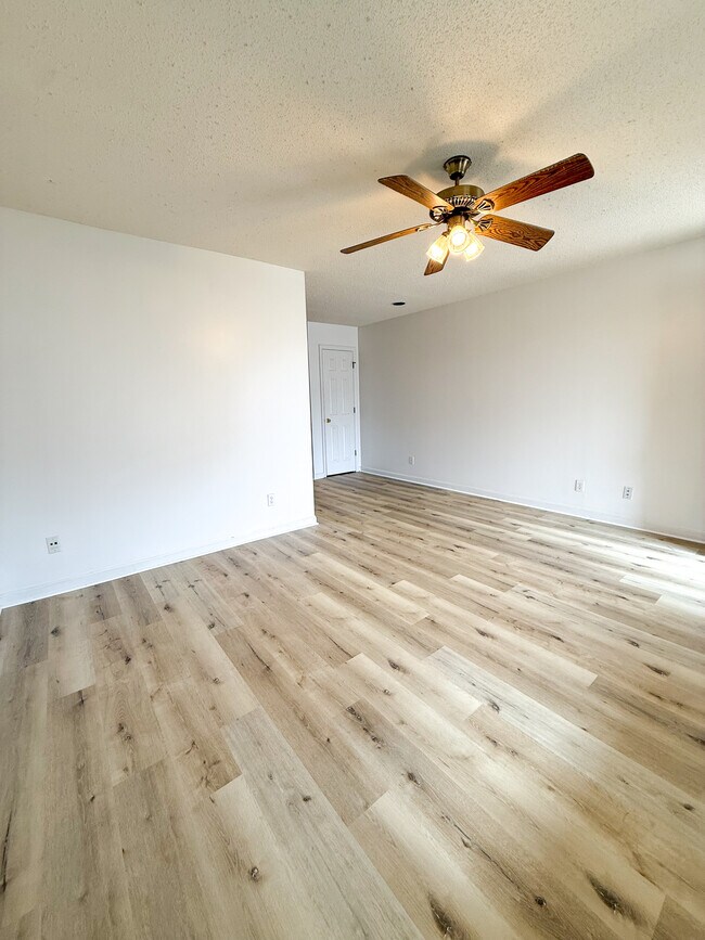 Foto del edificio - 409 E Roosevelt Ave