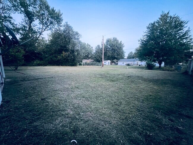 Foto del edificio - 3012 Rosewood Ave