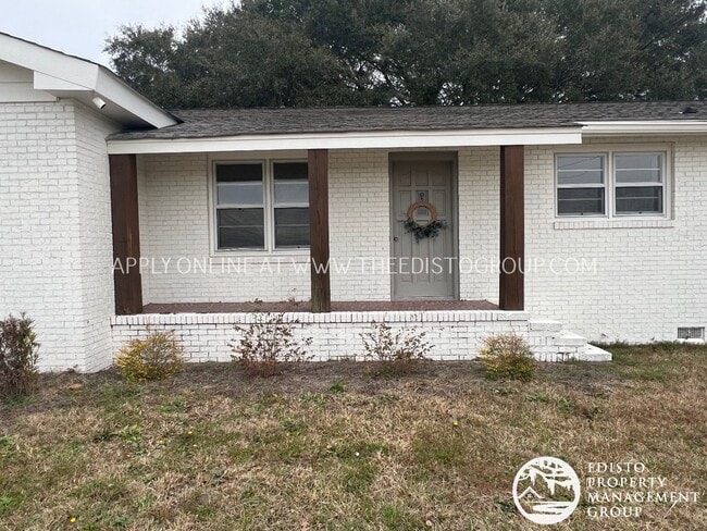 Building Photo - Spacious 2-Bedroom Country Home with Expan...