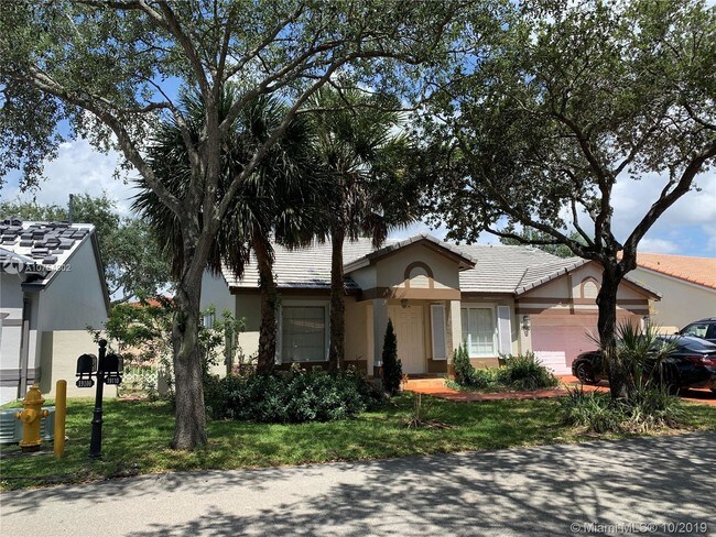 Foto del edificio - 19110 NW 89th Ct