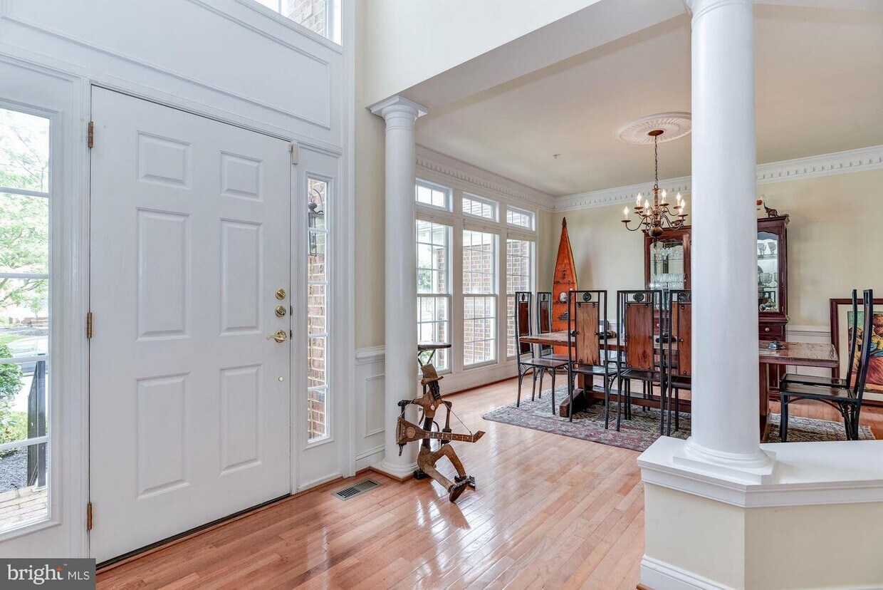 Primary Photo - 615 Oak Knoll Terrace