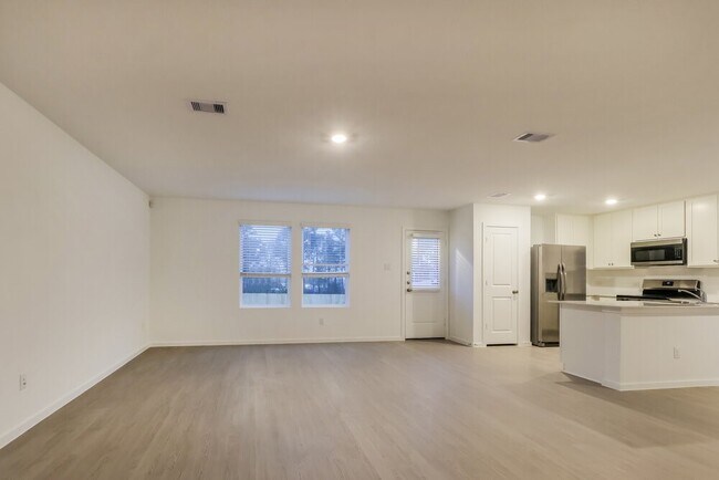 Foto del edificio - 15254 Abella Dr