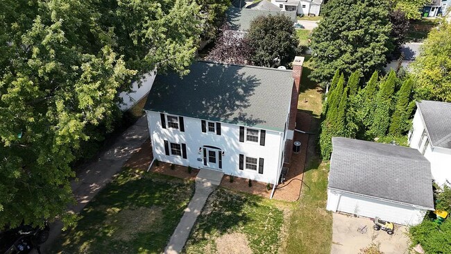 Building Photo - 418 E Brown St
