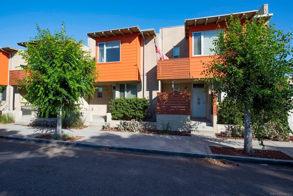127 E Pennsylvania Ave, Escondido, CA 92025 Townhome Rentals in