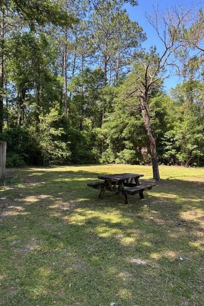 Building Photo - 913 Casey Dr