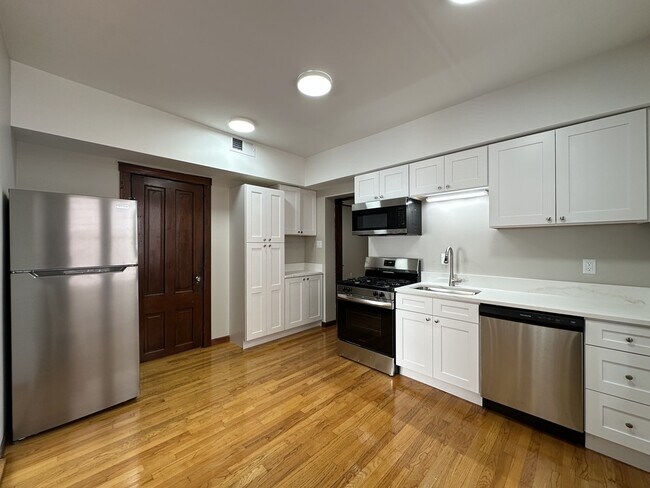 Foto del edificio - 2220 W Homer St