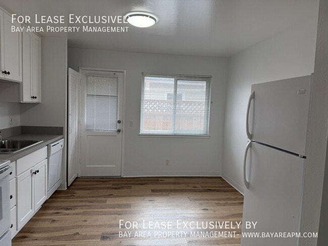 Building Photo - 562 Madison Ave