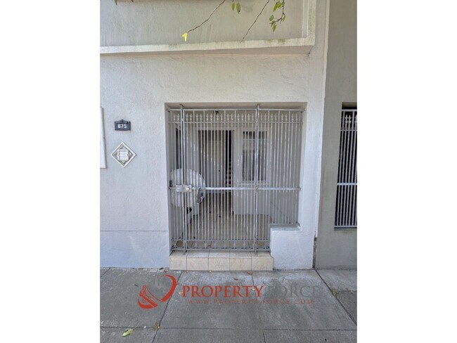 Foto del edificio - 675 Lakeview Ave
