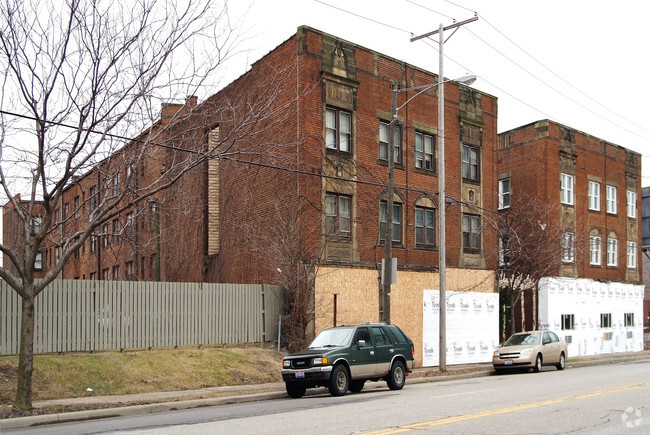 Lake Shore Boulevard Apartments - Lake Shore Blvd Apts