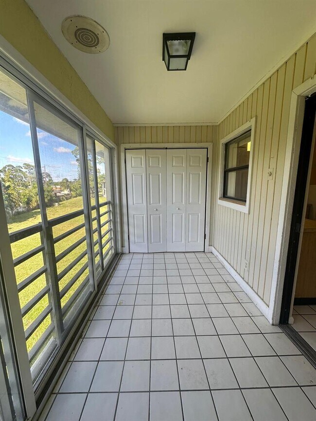 Building Photo - 5955 Longbow Ln