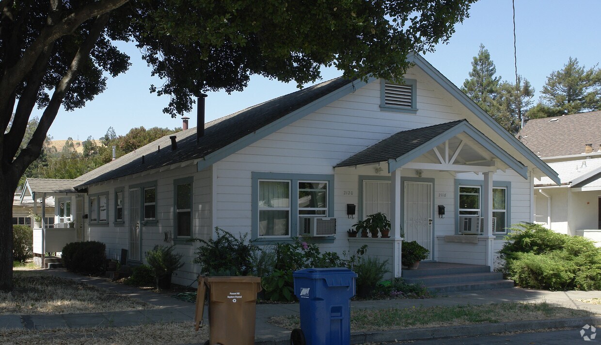 Building Photo - Martinez Triplex