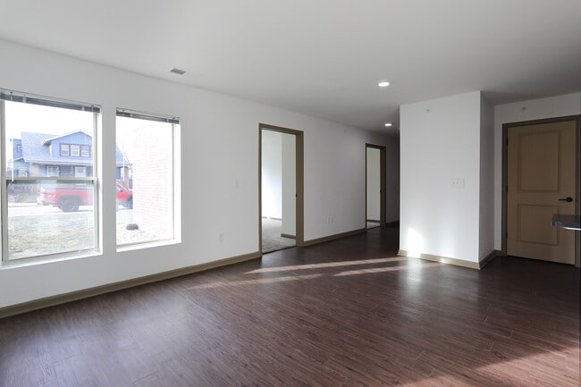 Building Photo - Minnie Hartman